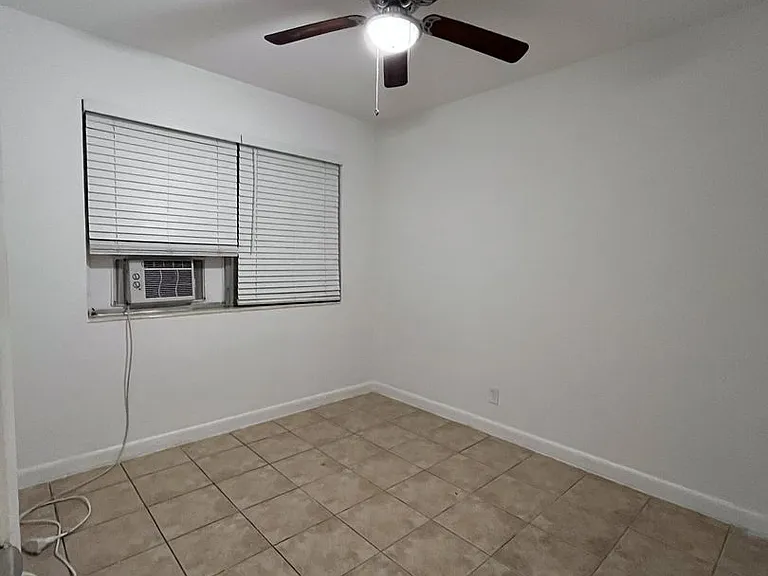 107 SW 18th Ave — Photo 12