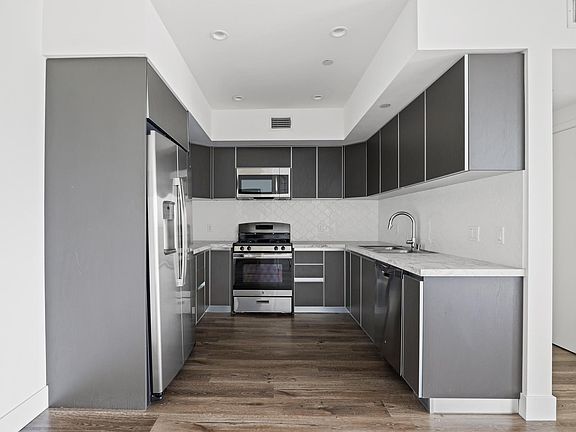 2nd image of 429 N Hayworth Ave APT 301
