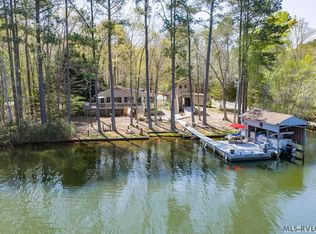 350 Country Club Dr, Gasburg, VA 23857