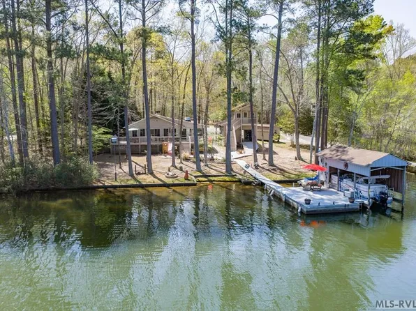350 Country Club Dr, Gasburg, VA 23857
