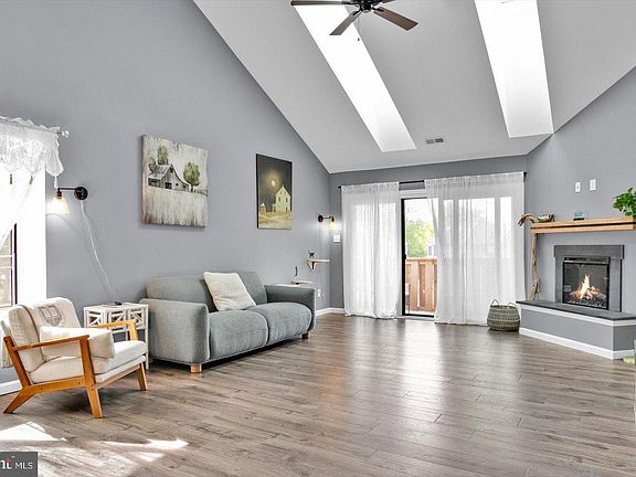 2nd image of 906 Chesterwood Ct