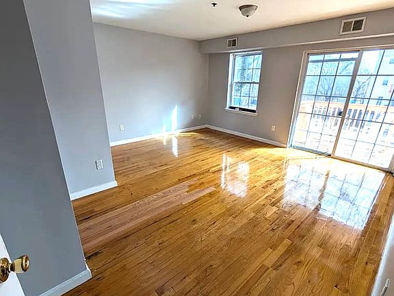 4th image of 224 N Arlington Ave #Cpm1