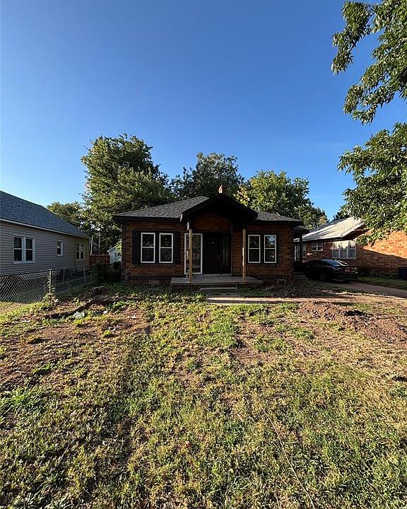 1st image of 707 W Grand Ave