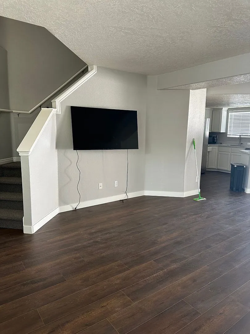 Don't Miss this 3 Bed 2.5 Bath Townhouse in Orem — Photo 2