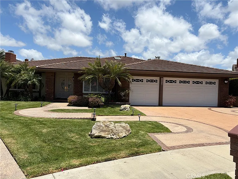 18886 Mount Walton Cir — Photo 63