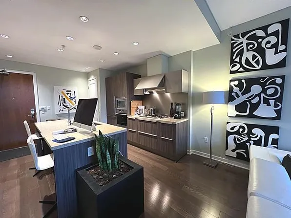 1618 Columbia St, Vancouver, BC V5Y 0B6