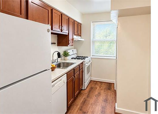5th image of 500 Tennessee Ave NE APT 2