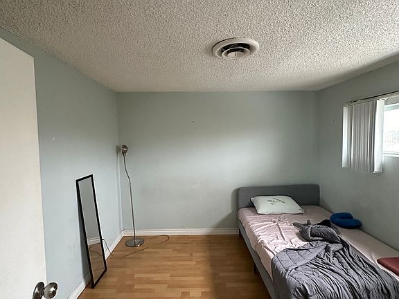 5th image of 6339 Morse Ave APT 305