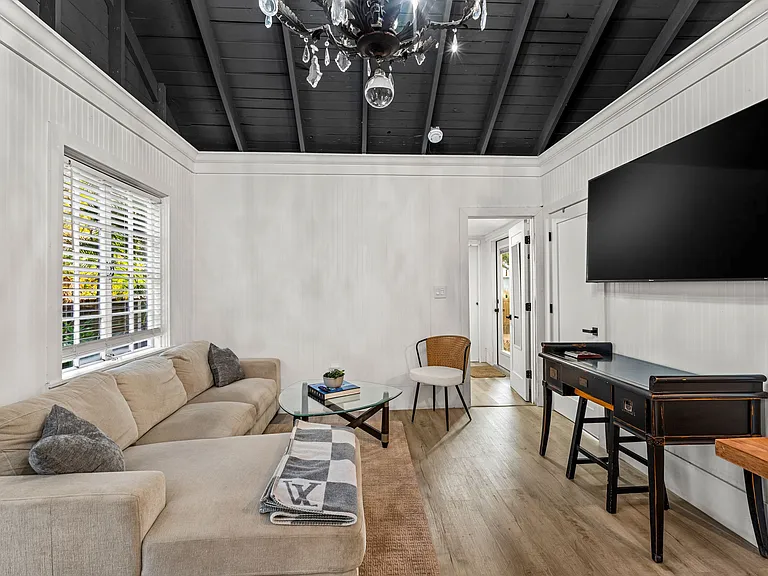 1017 SW 4th St — Photo 13