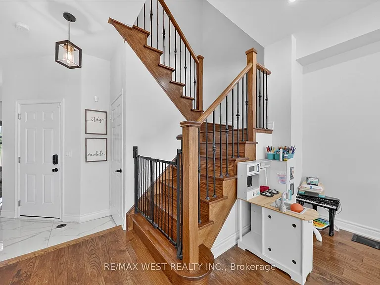 138 Gristone Cres — Photo 8