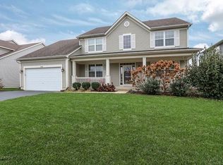 706 Versailles Pkwy, Oswego, IL 60543