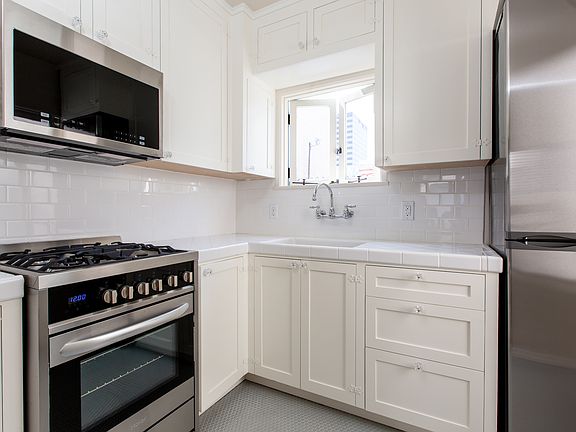 3rd image of 1525 Union St #1529