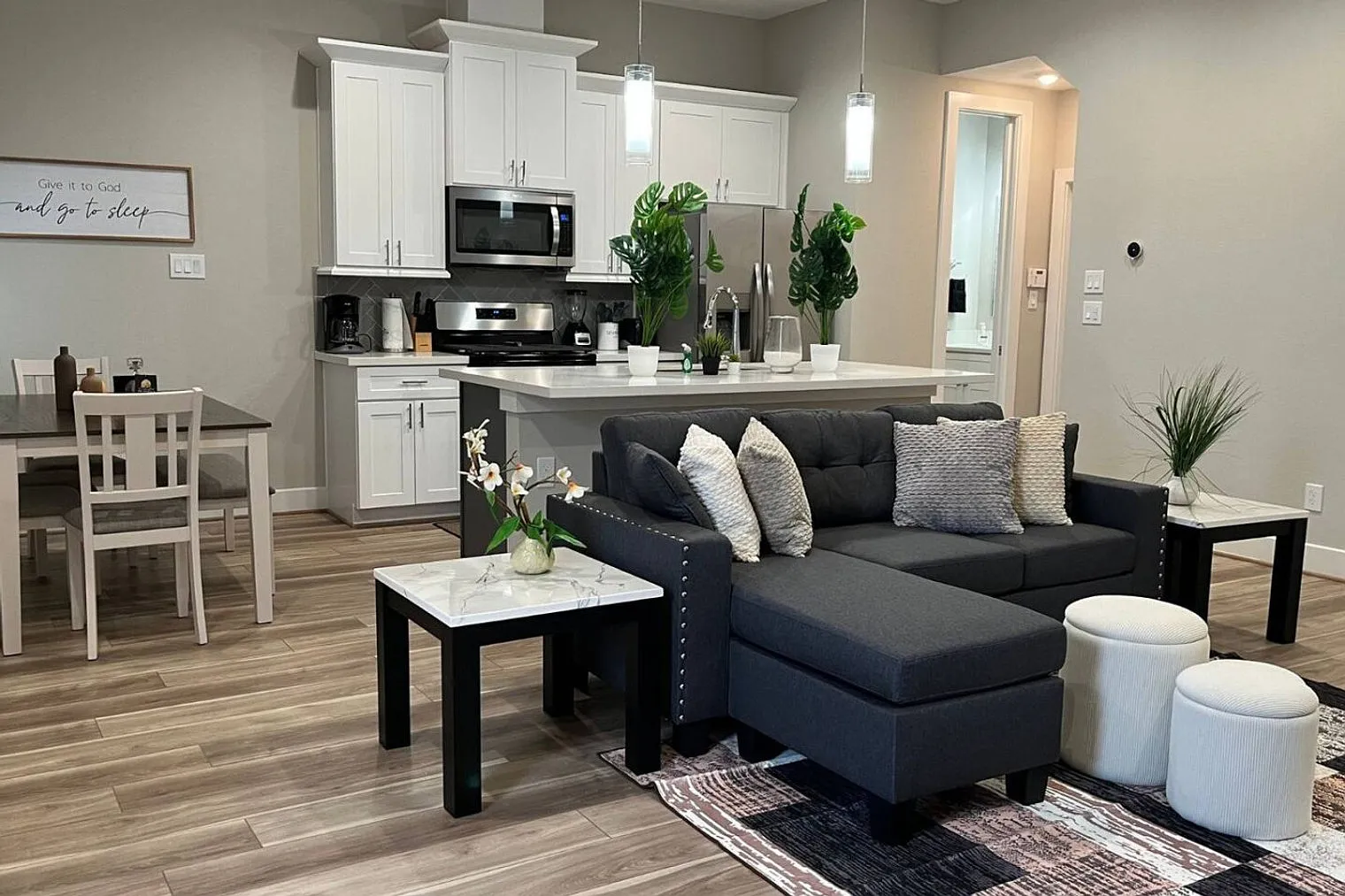 3 bed, 2.0 bath, 1603 sqft, $3,171 — Photo 3