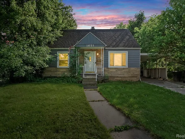 1621 Greenbrook Ln, Flint, MI 48507
