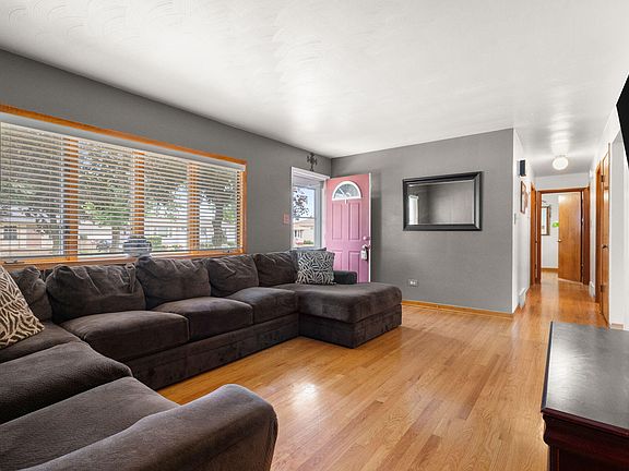 3rd image of 3428 Grand Blvd