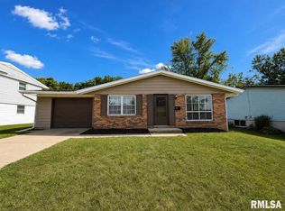 2220 W Kensington Dr, Peoria, IL 61614