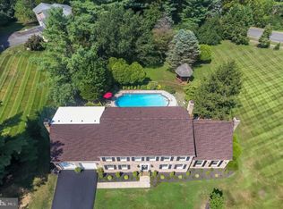 1104 Morningwood Ln, Great Falls, VA 22066