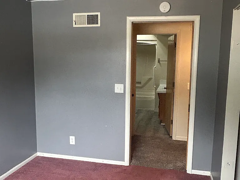 126 Eastmanville St #B — Photo 5