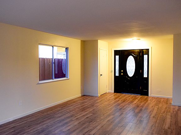3rd image of 2390 W Hamilton Ave