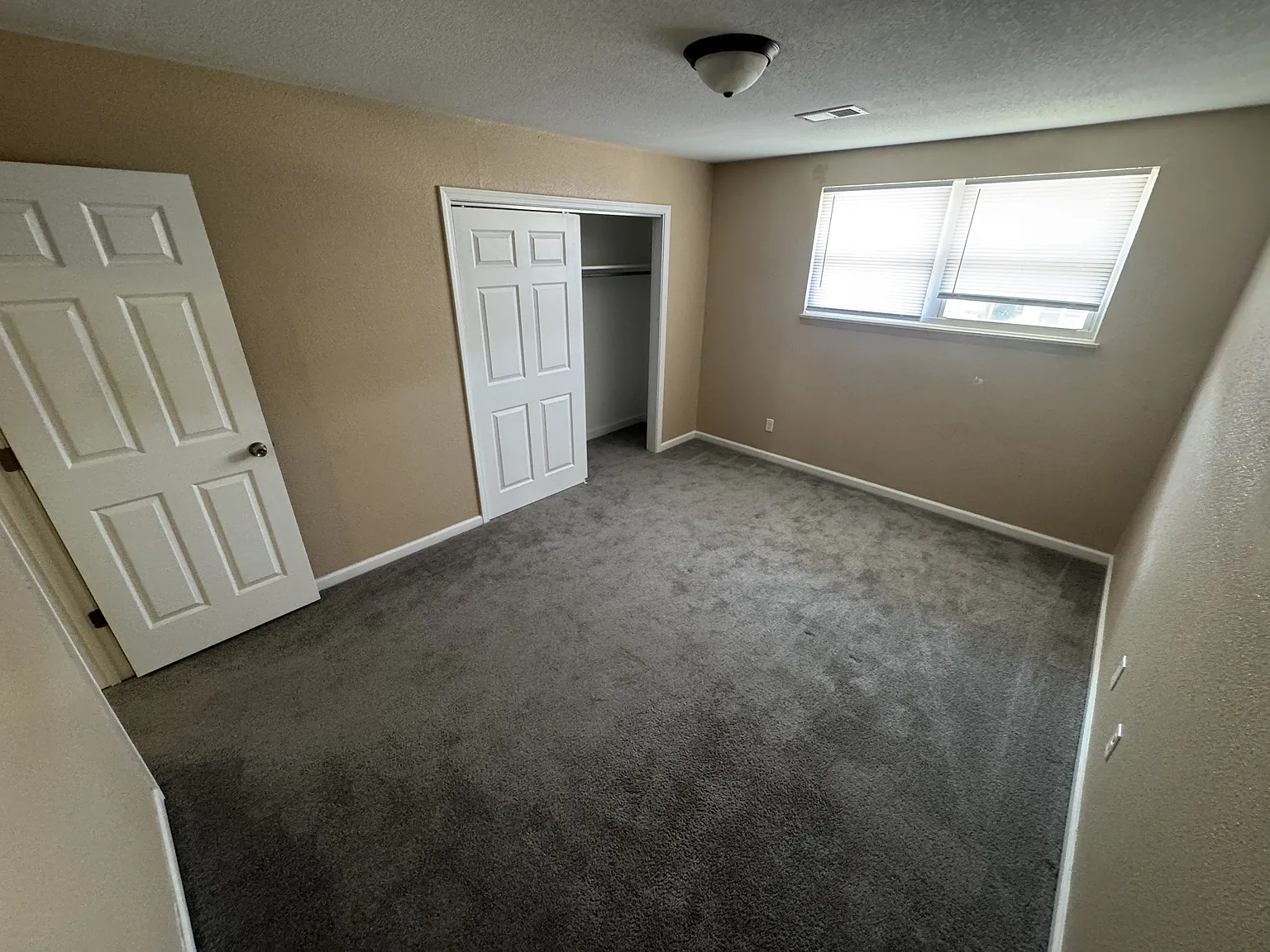 Castlewood Apartments - 10 — Photo 4