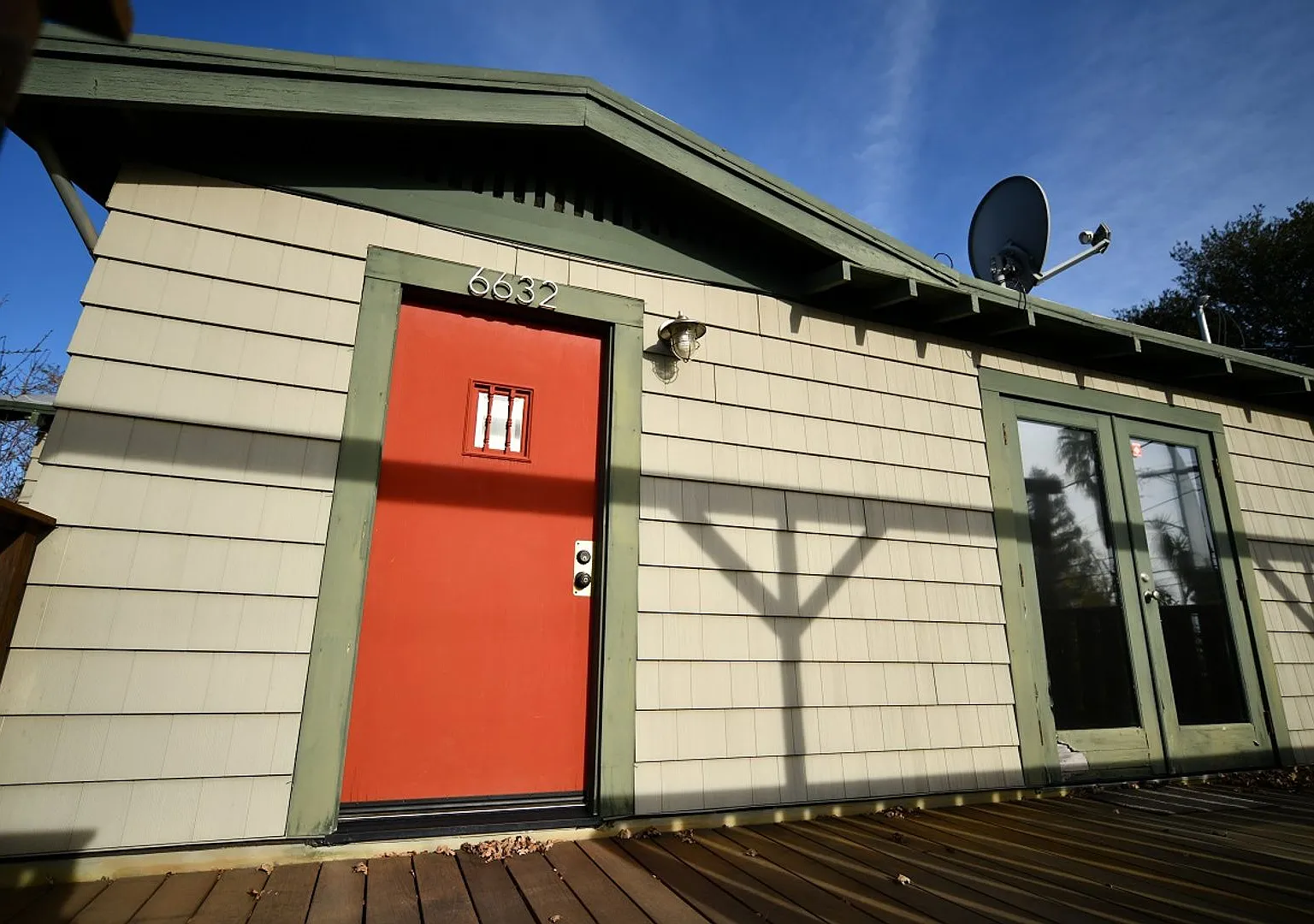 Charming Bungalow in the Oakland Hills — Photo 3
