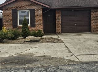 8805 Bono Rd, Terre Haute, IN 47802