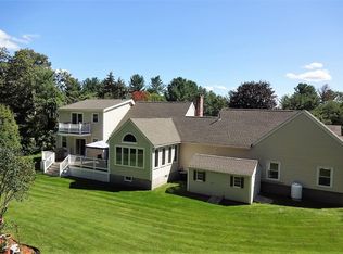 16 Locke Mill Dr, Litchfield, NH 03052