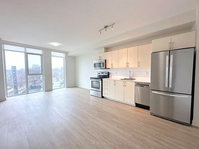 763 Woodbine Ave #404 — Photo 3