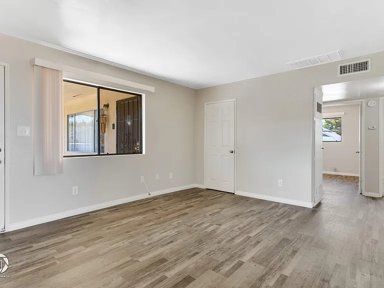 224 E St — Photo 7