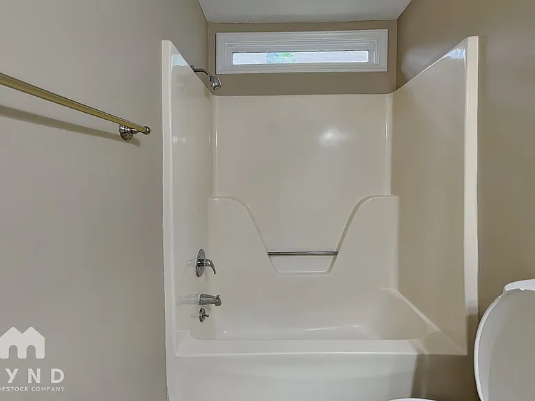 4521 Aviemore Cres — Photo 16