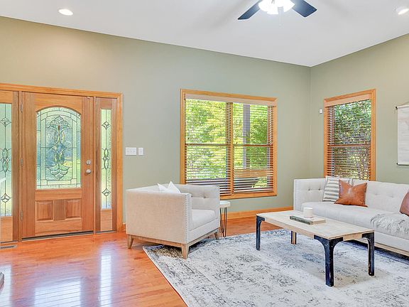 4th image of 100 Cottontail Hollow Rd