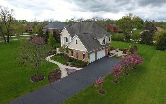 5th image of 22694 N Eleanor Ct