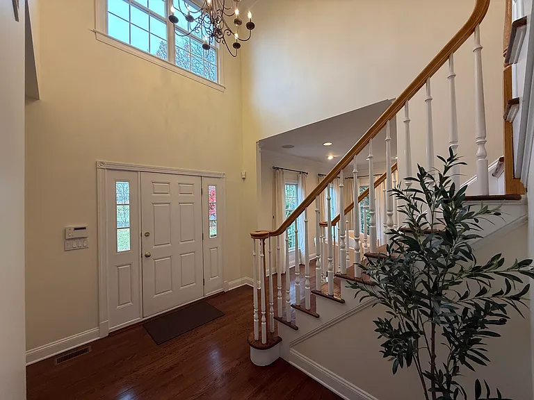 368 Hoyt St — Photo 3