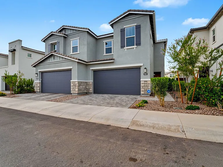 5036 E Campo Bello Dr — Photo 2