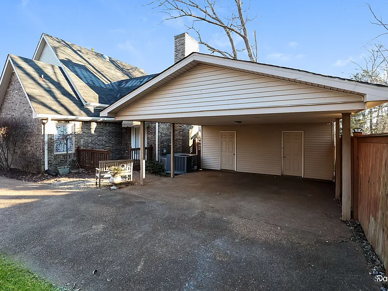 1229 Charlton Dr — Photo 14