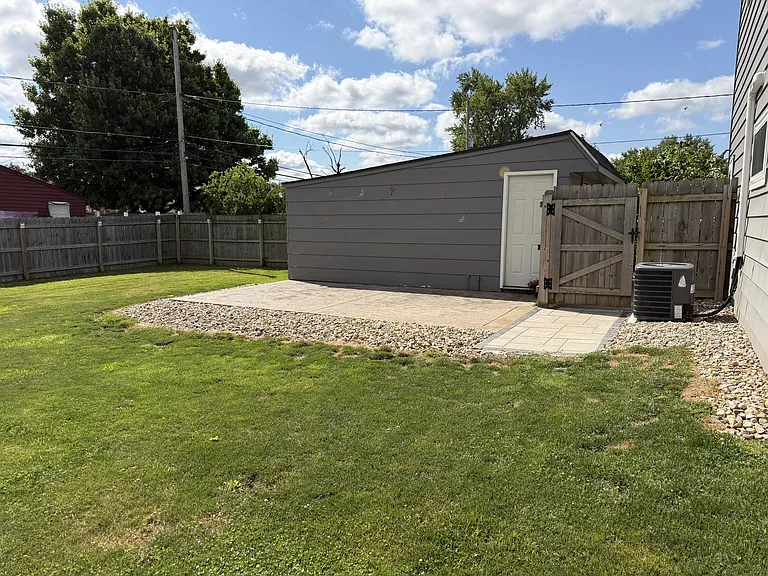 6475 Sandfield Dr — Photo 22