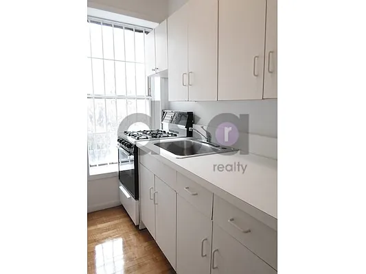 Rented by DSA Realty | media 27