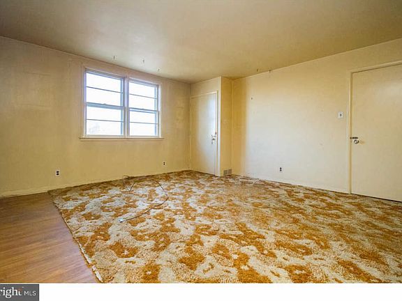 4th image of 6012 Oakland St