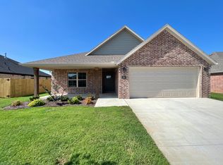 999 Sugar Pine St, Tontitown, AR 72762