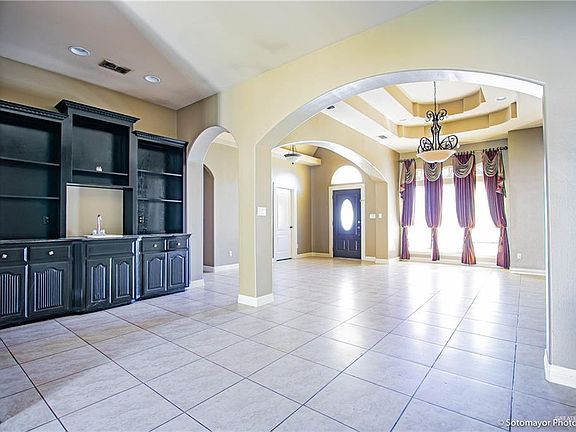 2nd image of 61 Dunlyn Dr