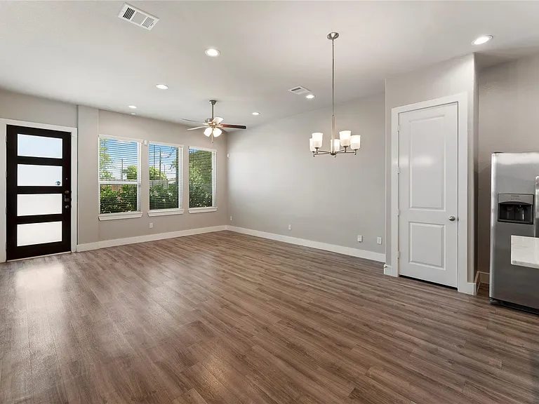 7703 Rainbow Close Ln — Photo 6