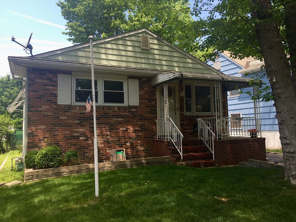 Brick & Aluminum Siding