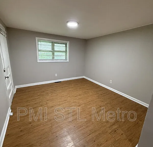 10235 Cabot Dr — Photo 6