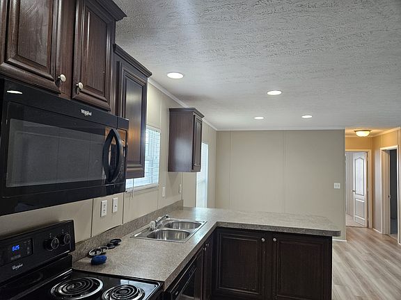 Kitchen dining