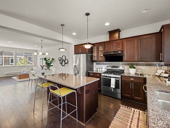 3rd image of 2547 Mulberry Walk NE