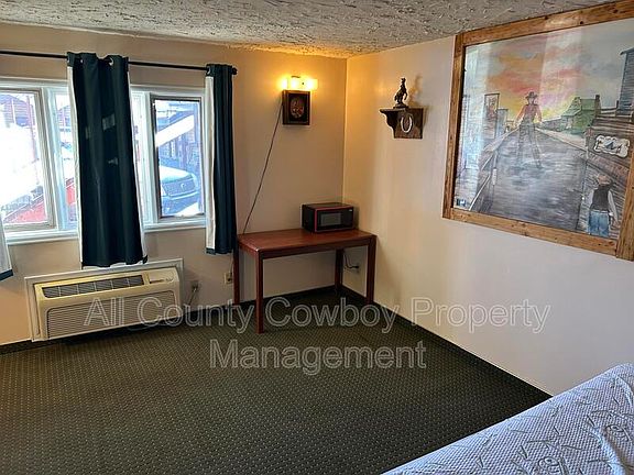 4th image of 960 N 3rd St #12