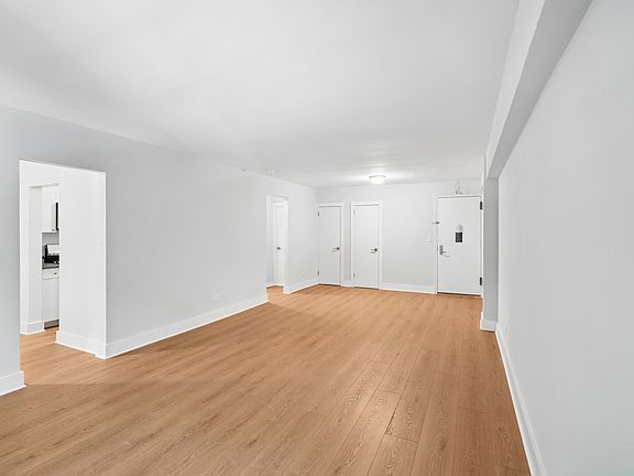4th image of 1540 Pelham Pkwy S #1G