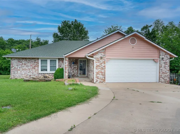 4605 Skylane Dr, Sand Springs, OK 74063