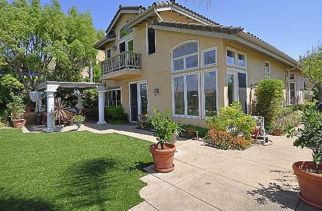 1st image of 828 Calle Montera