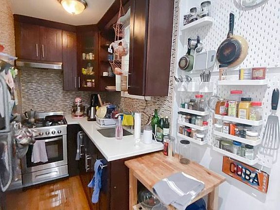 4th image of 445 Bainbridge St APT 2